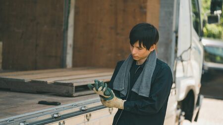 【在留資格】「『徐行』『緊急』の標識が読めない」「母国のクセでつい前の車に近づいてしまう」　安易な《外国人トラックドライバー》の導入はあまりに危険